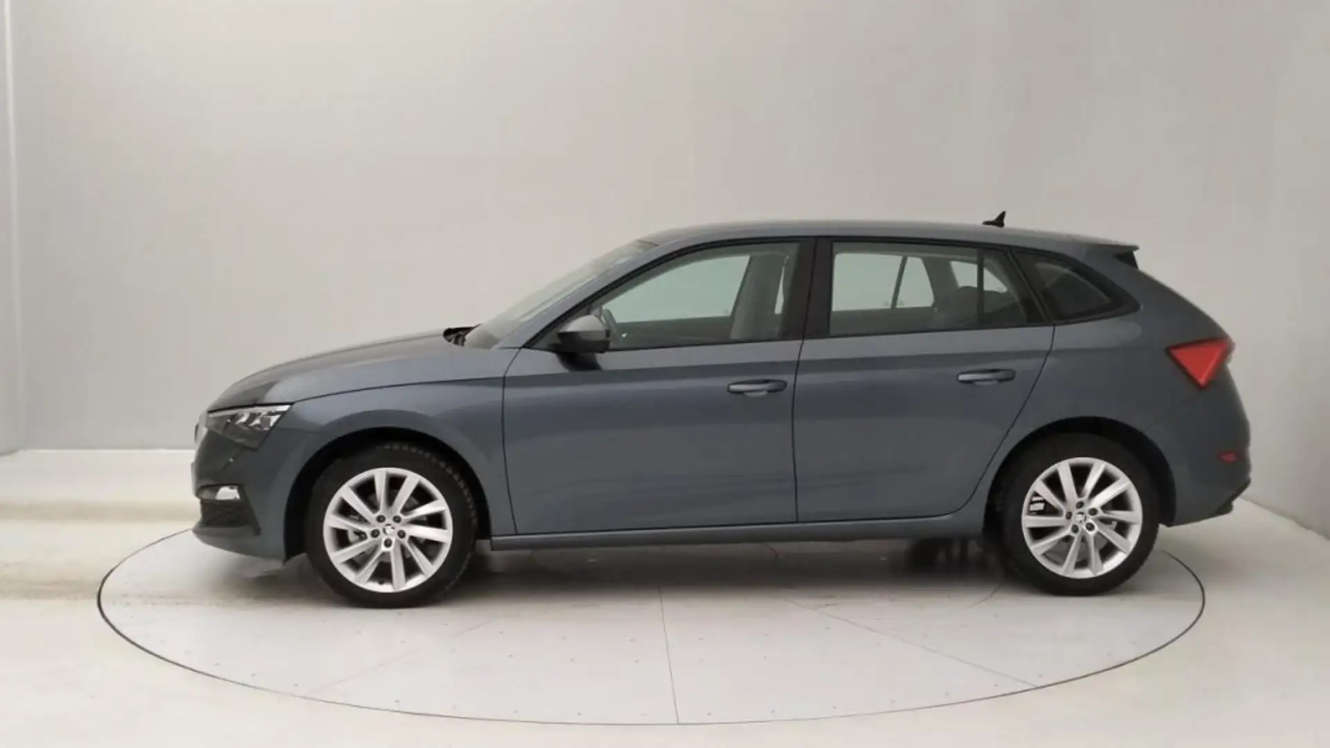 Skoda Scala 1.6 tdi Style 115cv dsg Grijs - 2