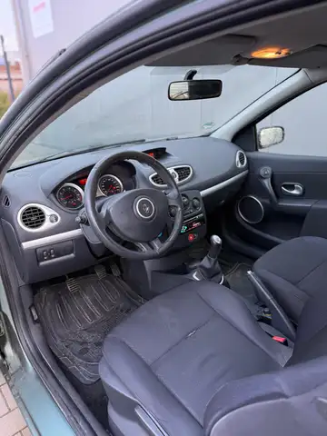 Renault Clio view 4