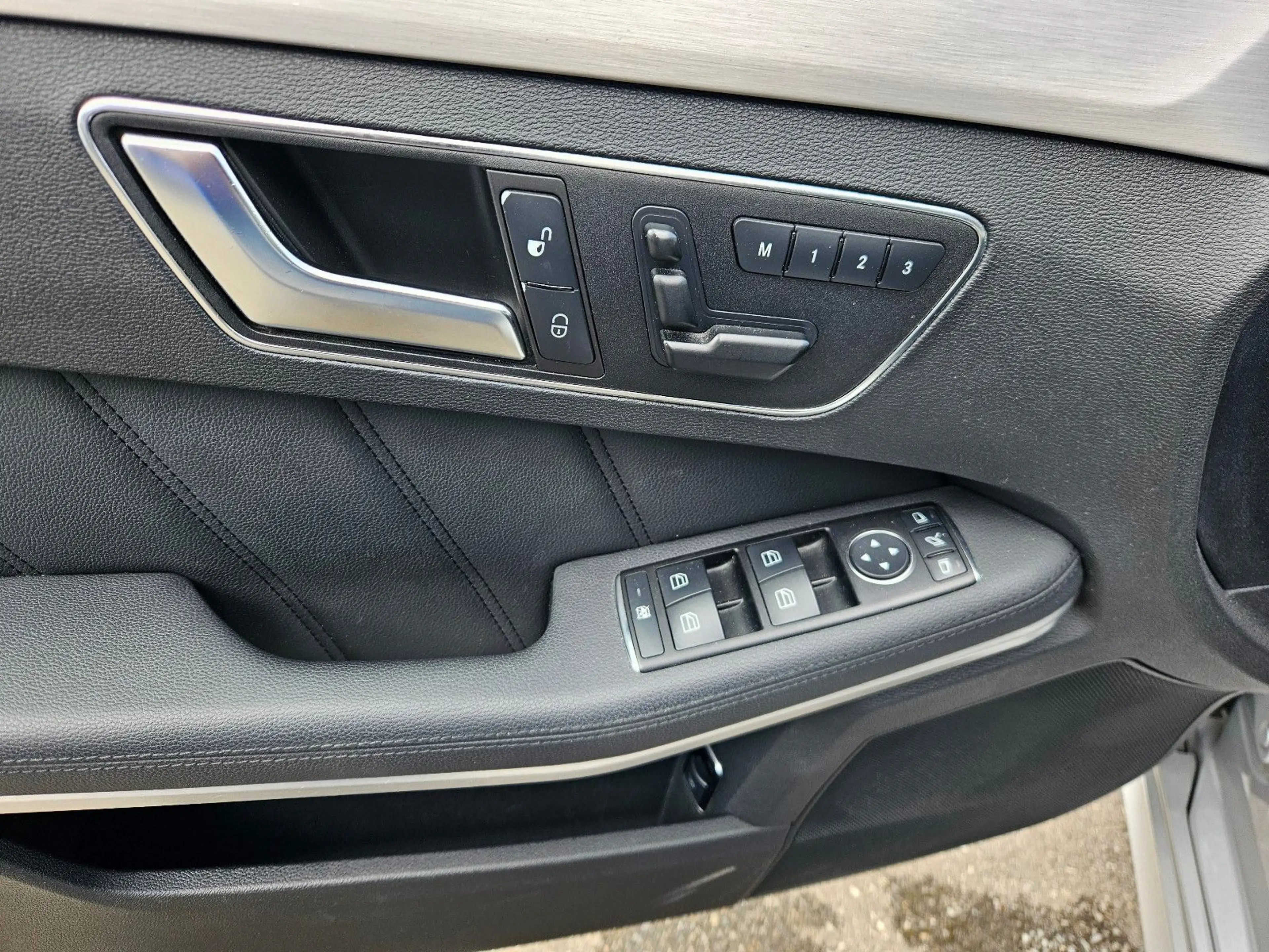 Mercedes-Benz E 350 4MATIC BlueEFFICIENCY AVANTGARDE — photo 11