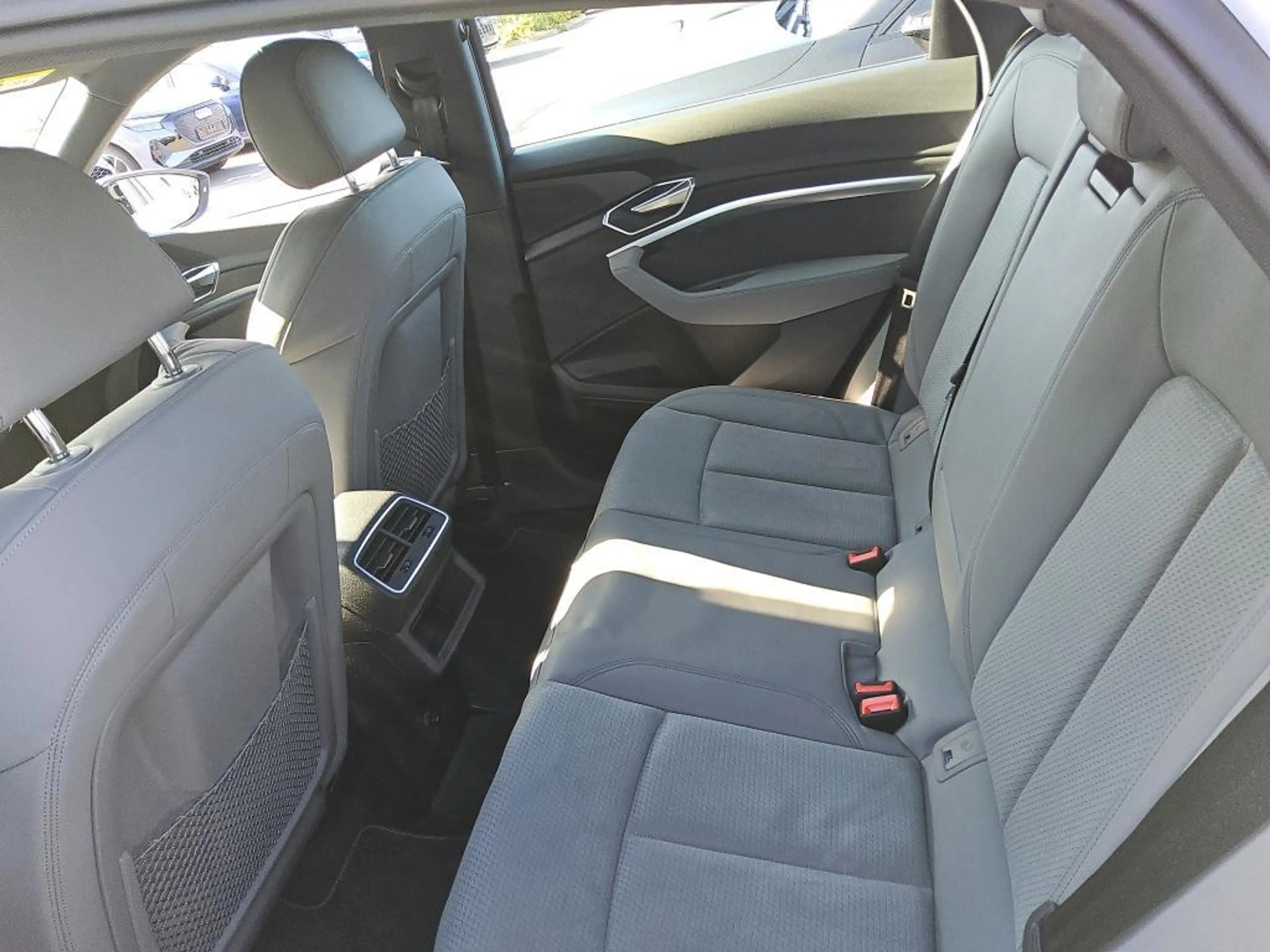 Audi e-tron SPORTBACK 55 S LINE LED/ACC/HuD/NAVI/DAB — photo 11