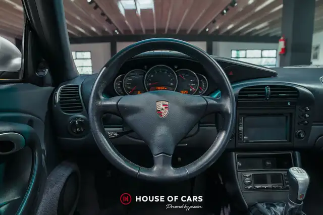 Porsche 911 view 15