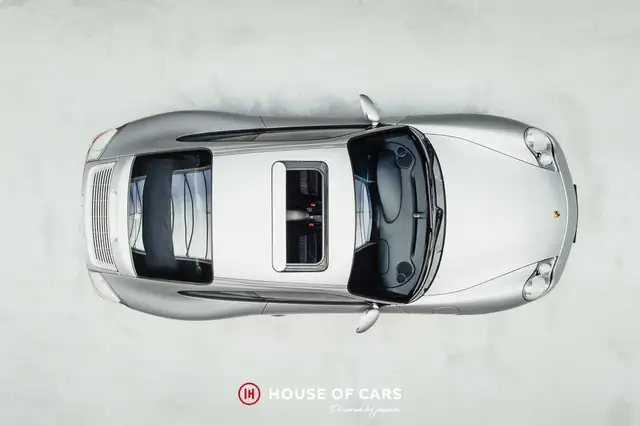 Porsche 911 view 6