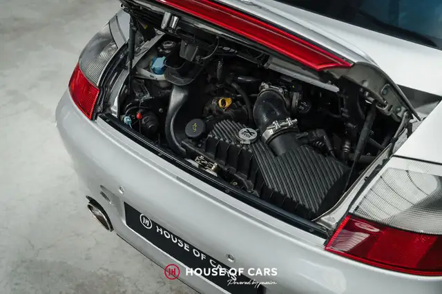 Porsche 911 view 13