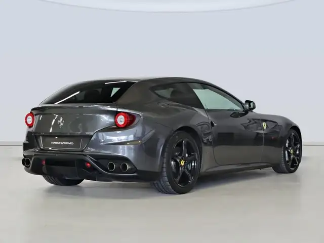 Ferrari FF view 5