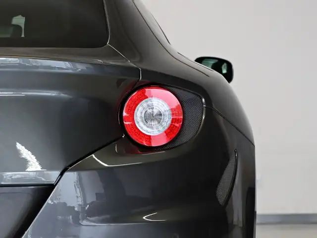 Ferrari FF view 23