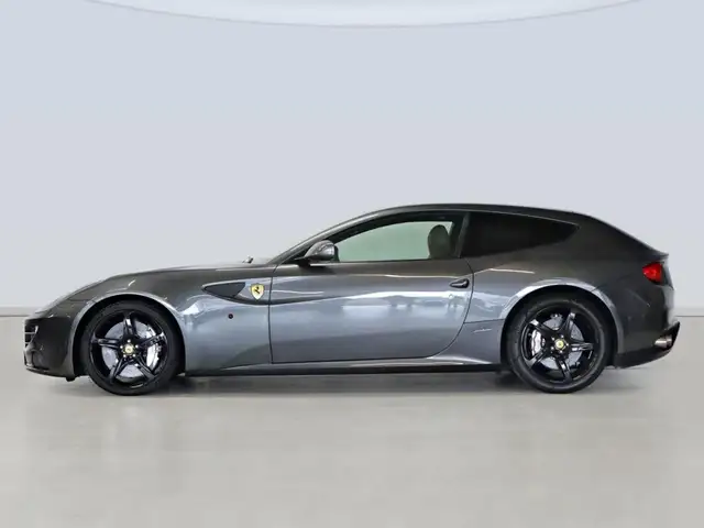 Ferrari FF view 8