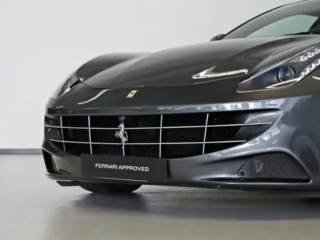 Ferrari FF view 22