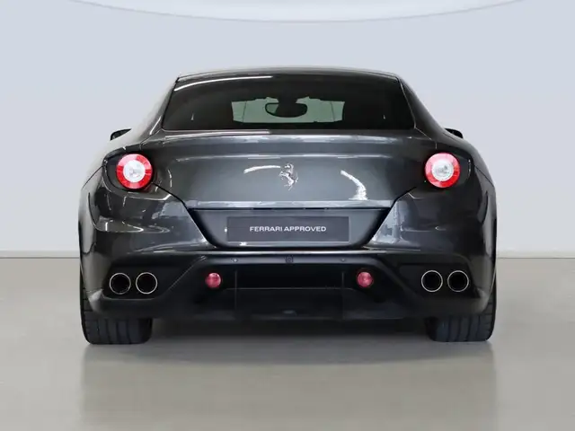 Ferrari FF view 6