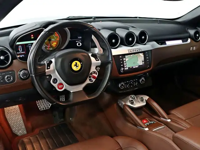 Ferrari FF view 9