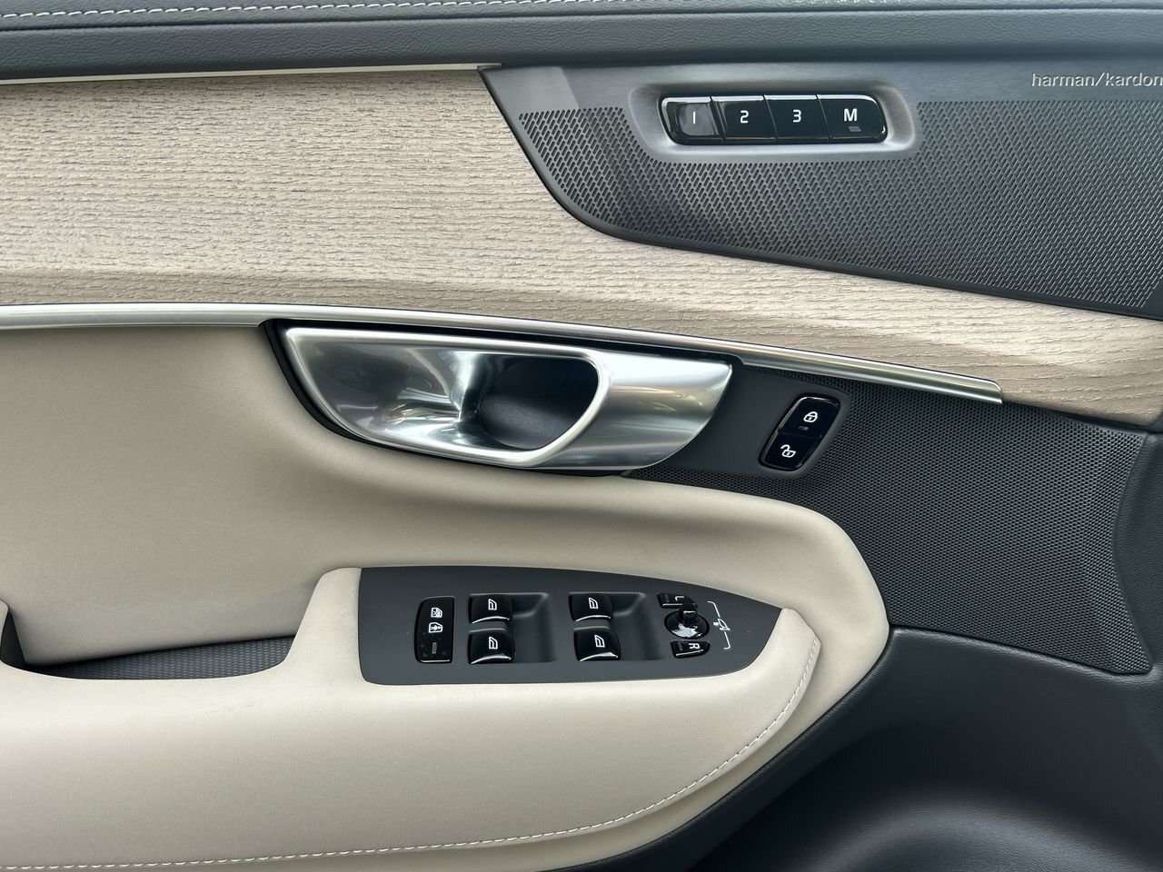 2026 Volvo XC90 Ultra 7-Seater (Bright Theme) Rear Camera Washer | thumb 21