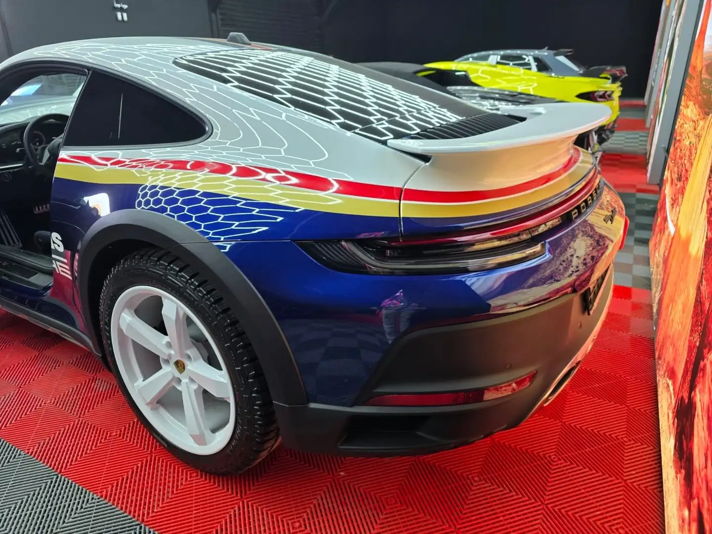 Porsche 992 Dakar Blanc - 2