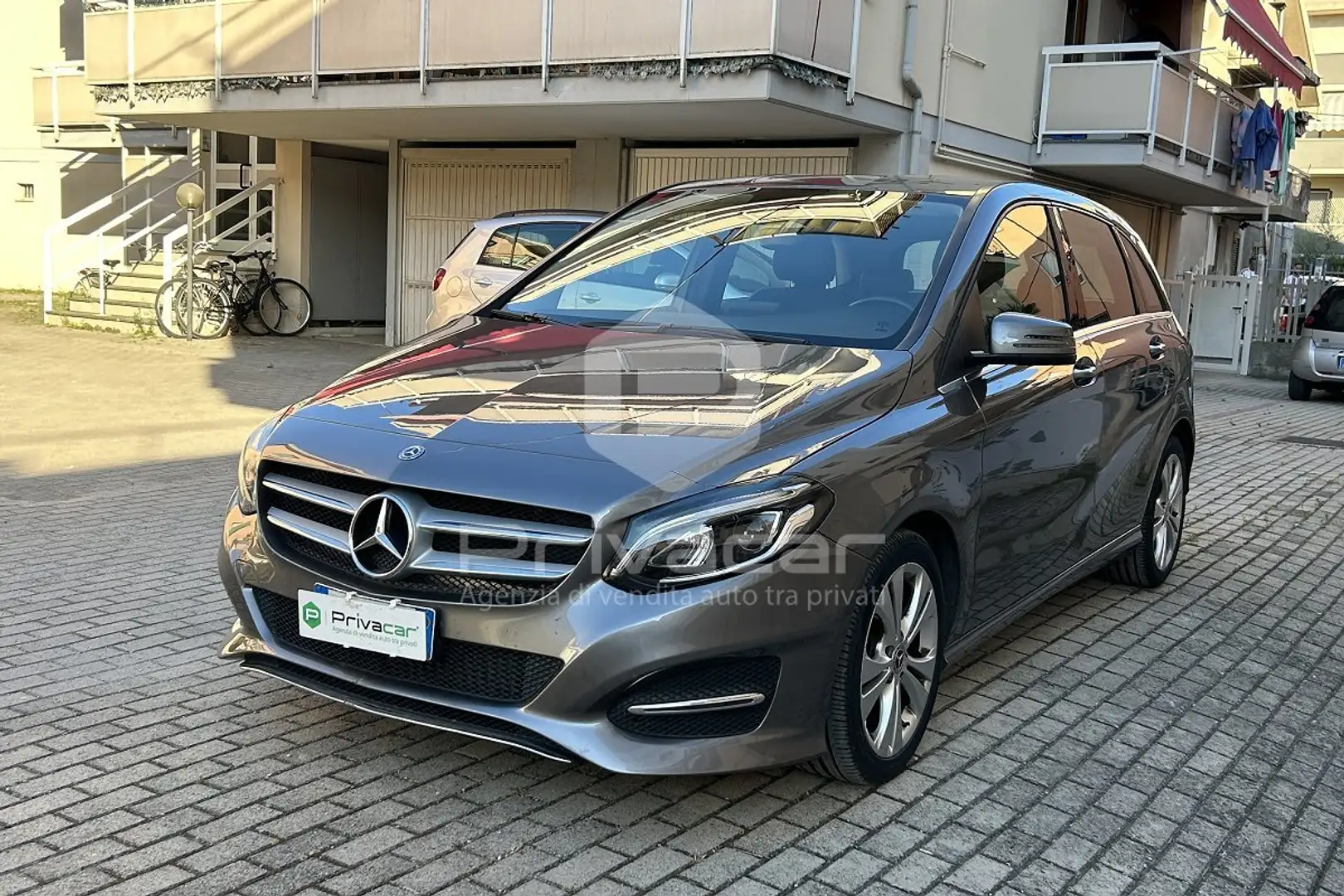 Mercedes-Benz B 180 B 180 d Automatic Premium Argent - 1