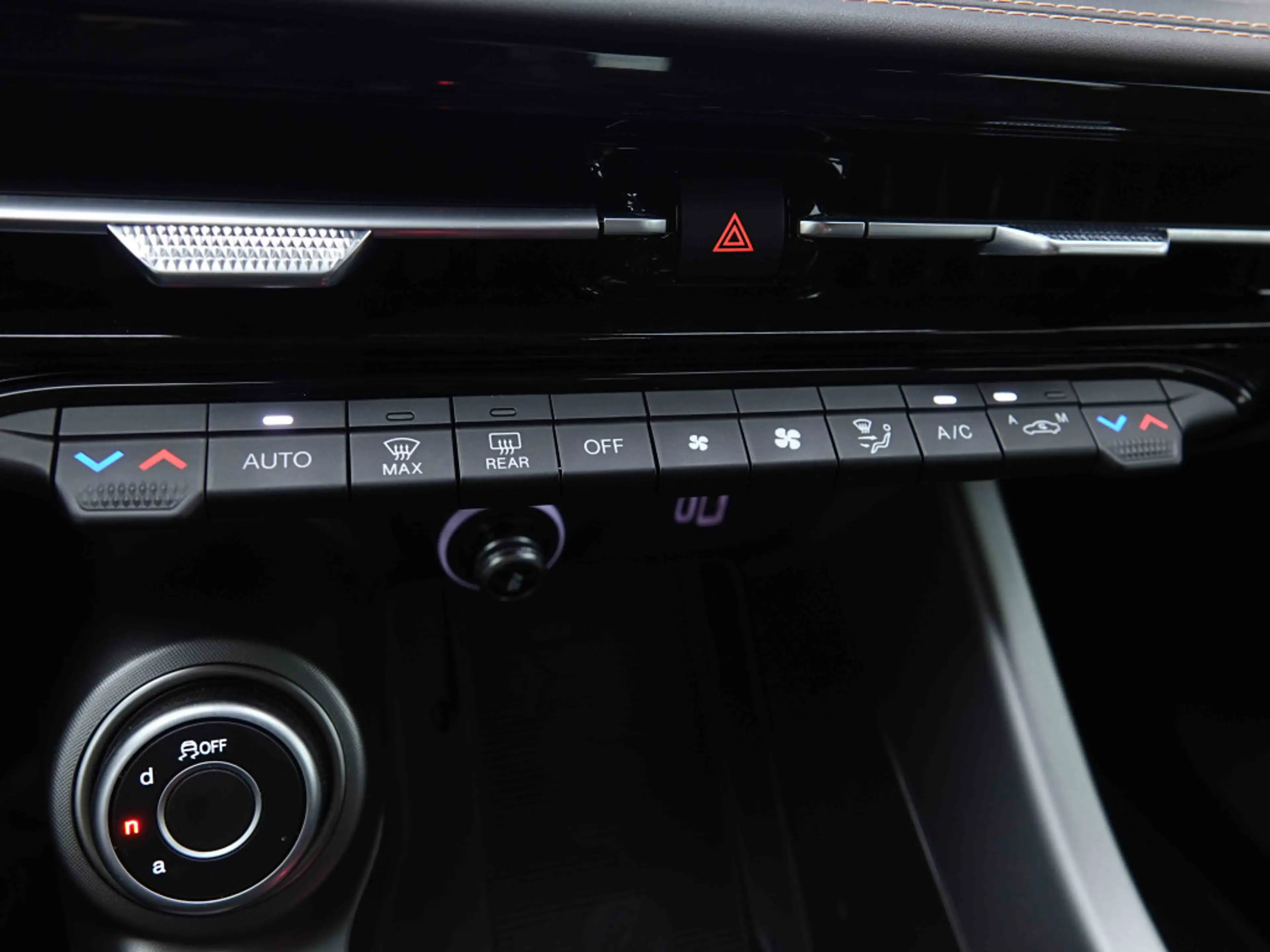 Alfa Romeo Tonale 1.5 Hybrid 130 AUT Sprint | Carplay | CAM | ALU18 | LED — photo 14
