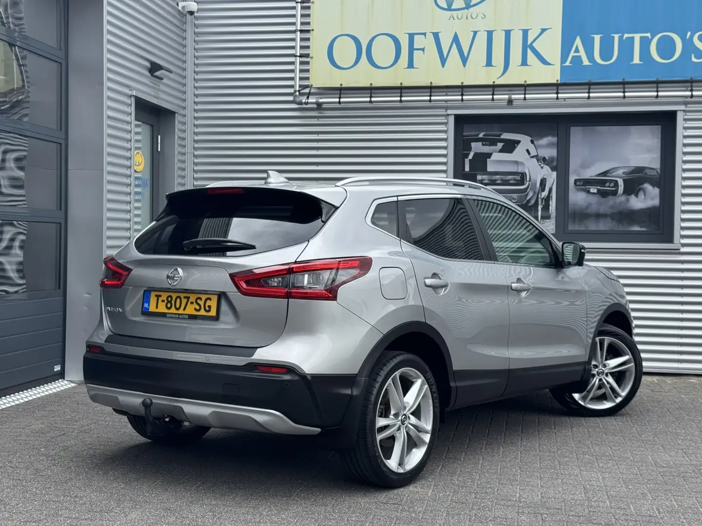 Nissan Qashqai 1.3 DIG-T N-Connecta Automaat Clima Navi 360 Camer Grijs - 2