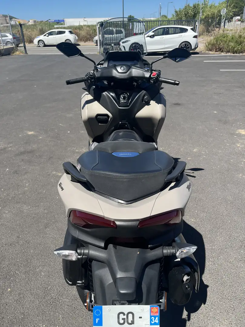 Yamaha TriCity Beige - 2