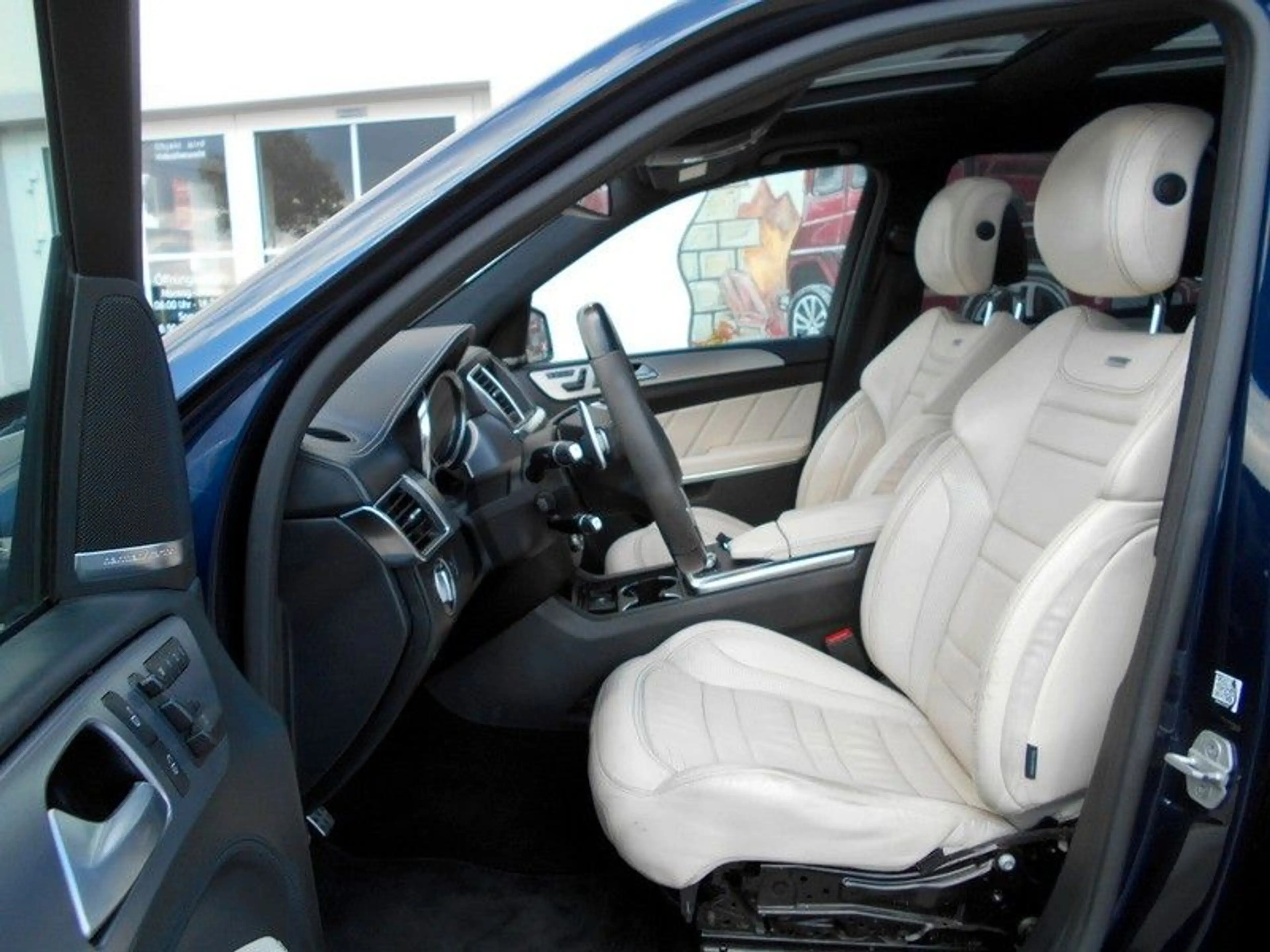 Mercedes-Benz GL 63 AMG 4Matic DESIGNO/NAVI/KEYLESS/PANORAMA — photo 8