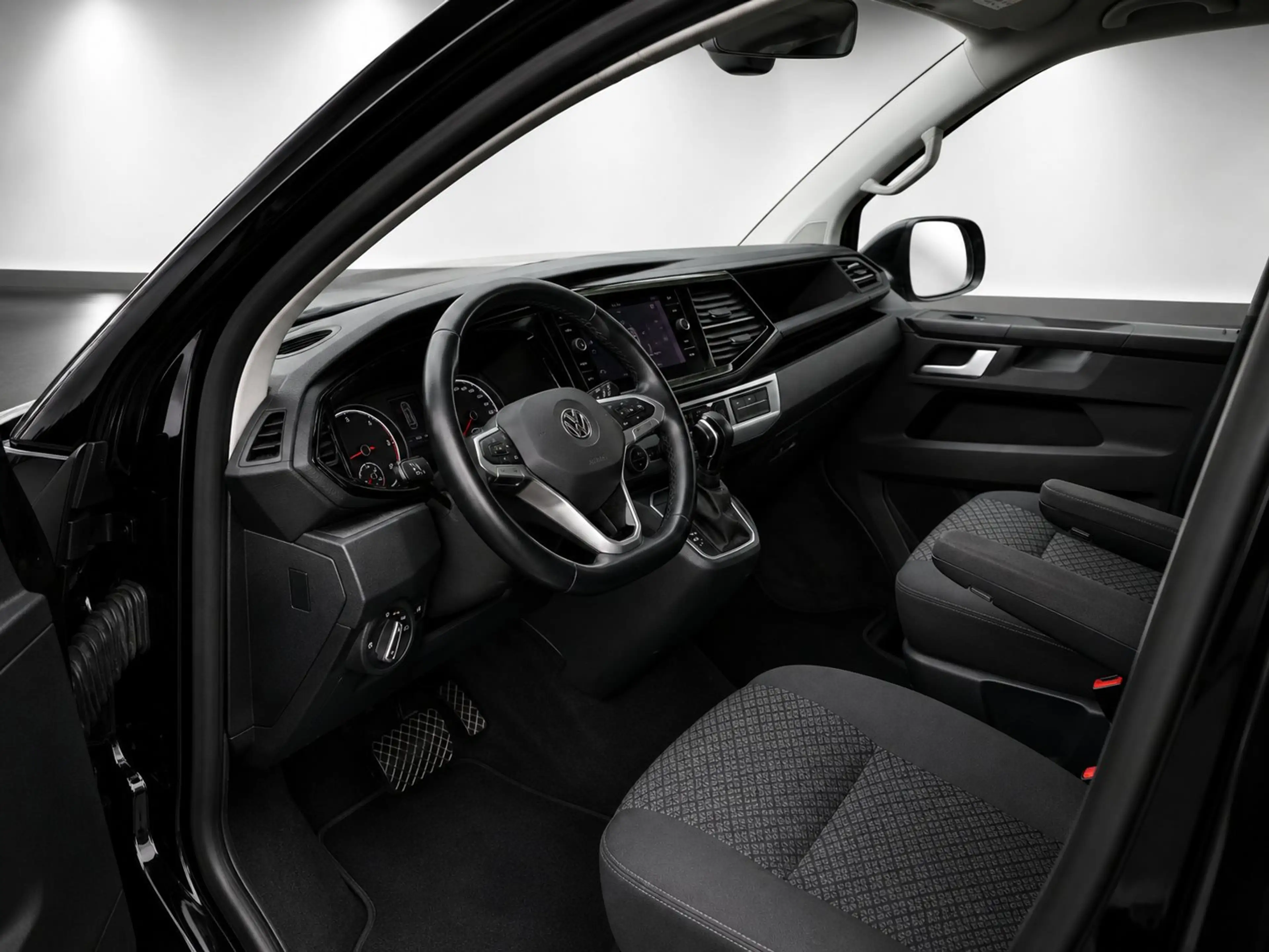 Volkswagen T6.1 Multivan Multivan Trendline FWD/NAVI/LED/SHZ/2xPDC/7 SITZE — photo 6