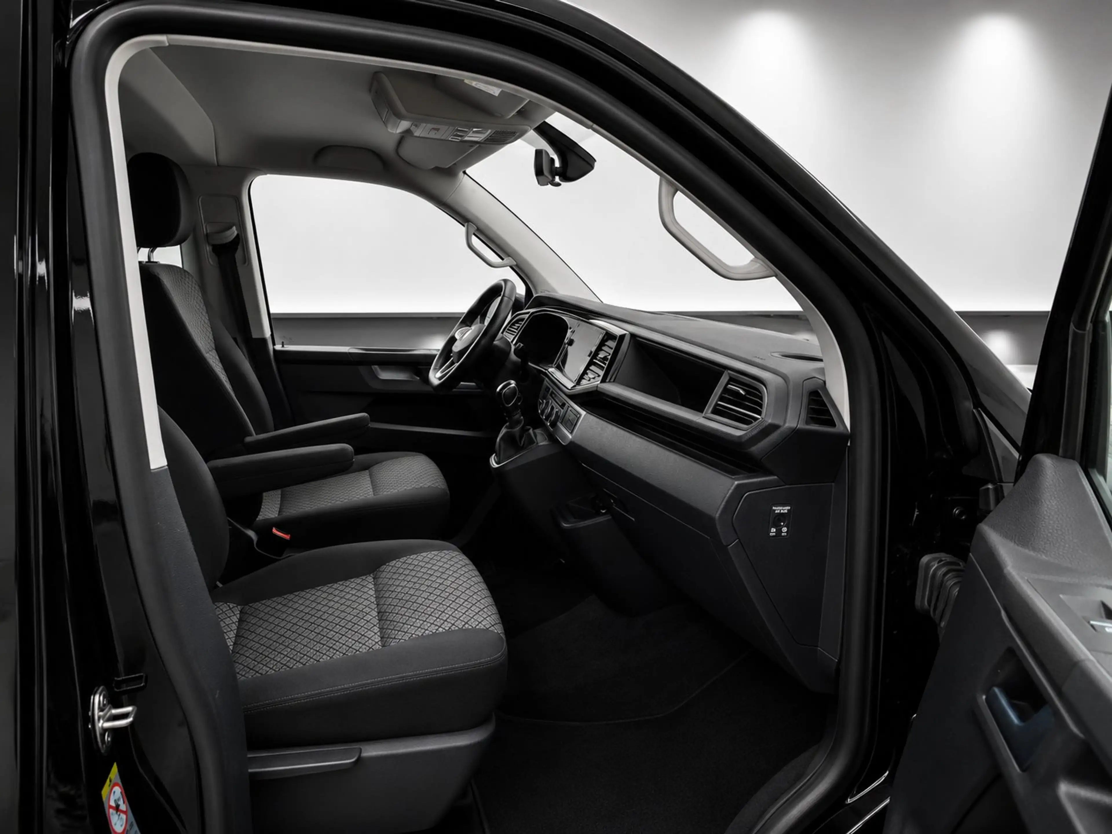 Volkswagen T6.1 Multivan Multivan Trendline FWD/NAVI/LED/SHZ/2xPDC/7 SITZE — photo 10