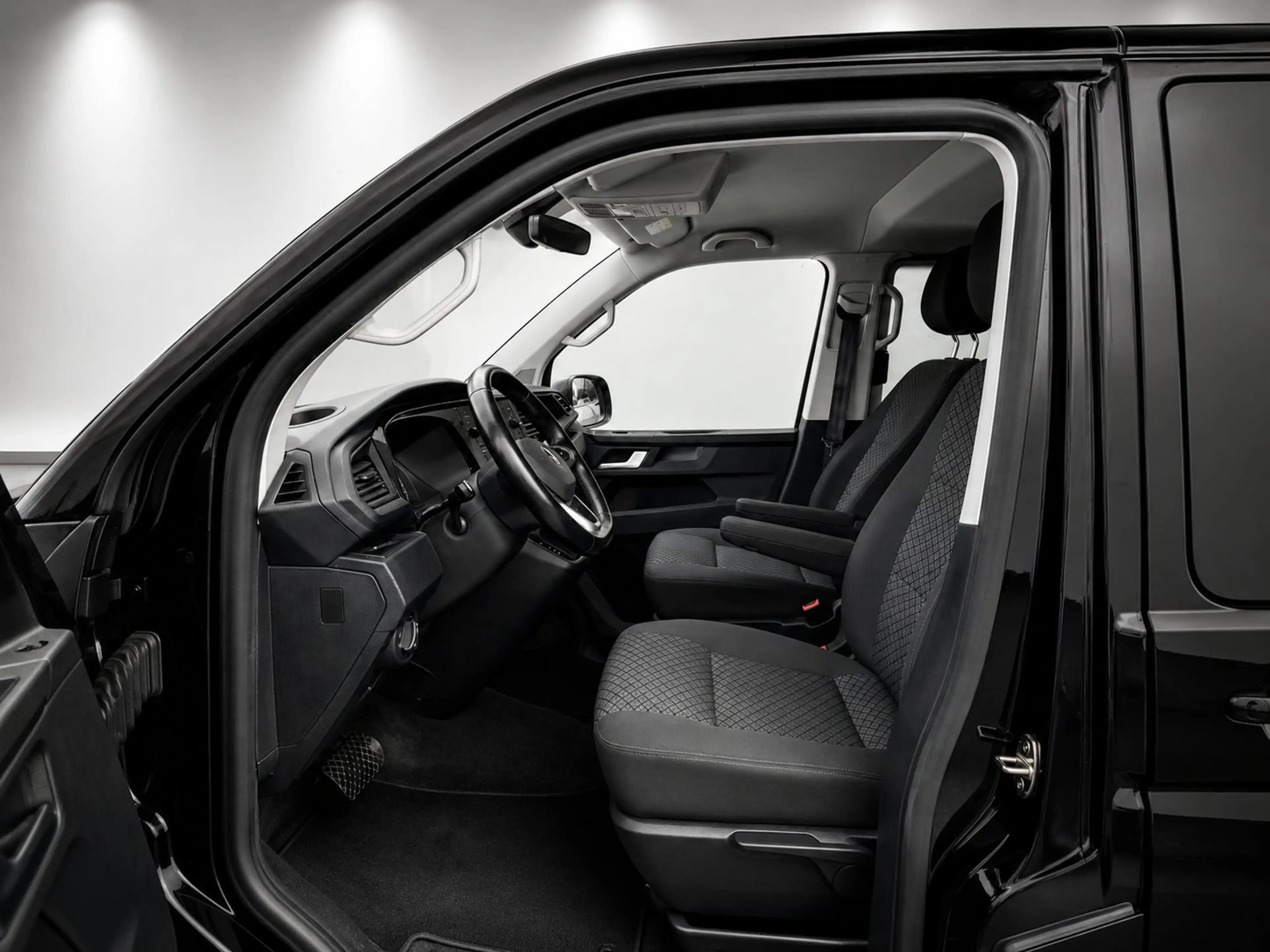 Volkswagen T6.1 Multivan Multivan Trendline FWD/NAVI/LED/SHZ/2xPDC/7 SITZE — photo 5