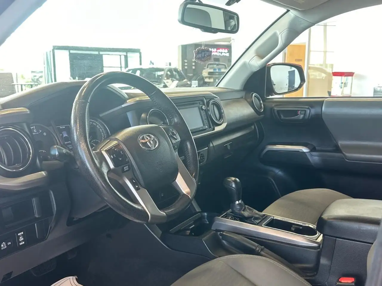 Toyota Tacoma снимка Toyota Tacoma