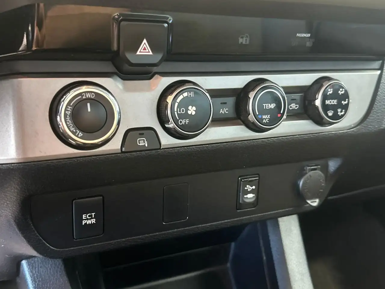 Toyota Tacoma снимка Toyota Tacoma