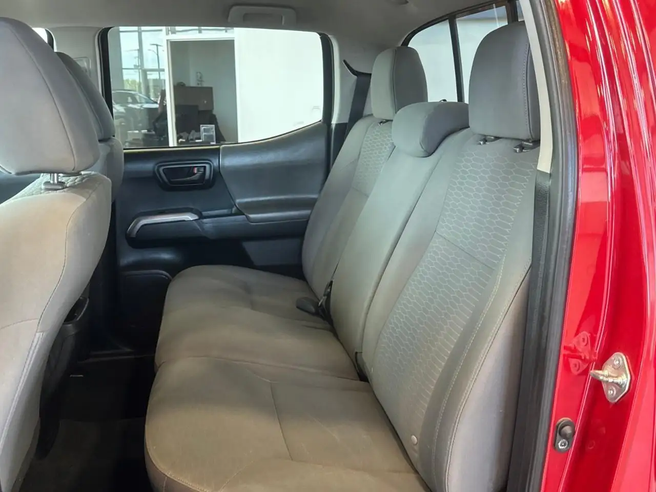 Toyota Tacoma снимка Toyota Tacoma