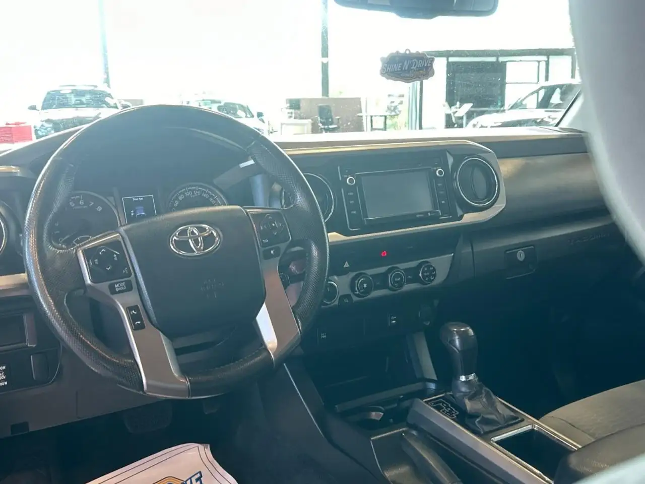 Toyota Tacoma снимка Toyota Tacoma
