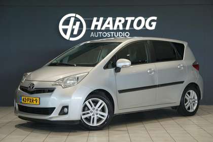 Toyota Verso-S 1.3 VVT-i Dynamic + CAMERA / TREKHAAK / NAVIGATIE