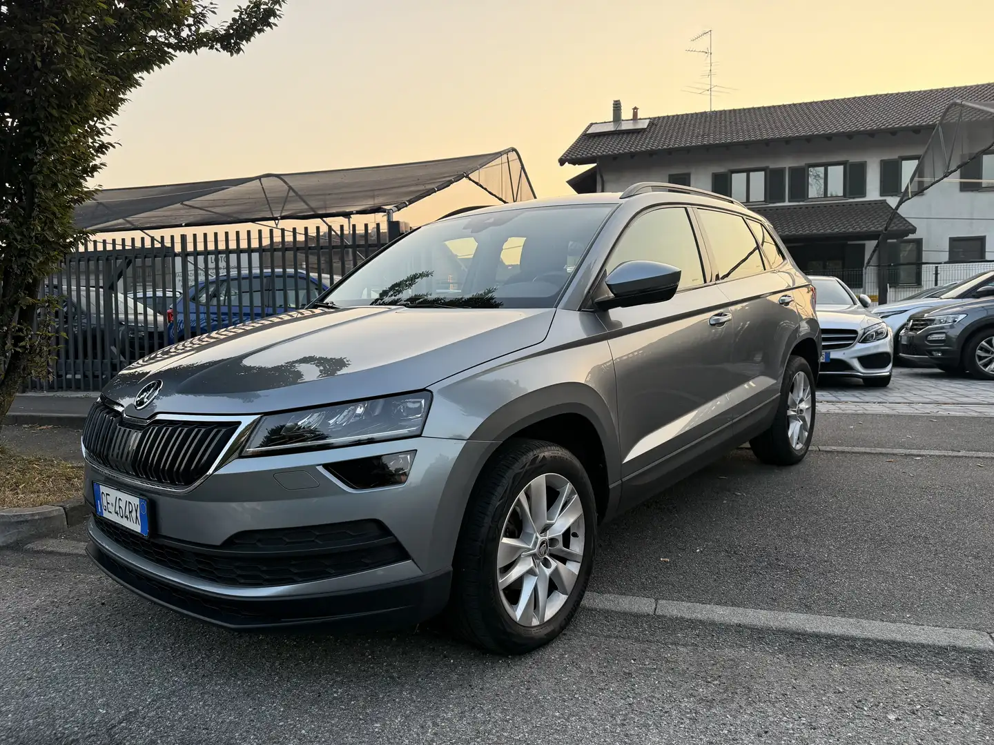 Skoda Karoq 1.5 tsi Executive dsg Grigio - 2