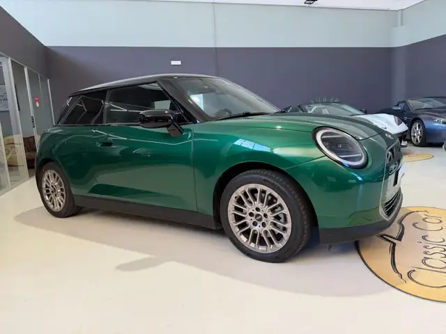 MINI Cooper Cooper E Favoured