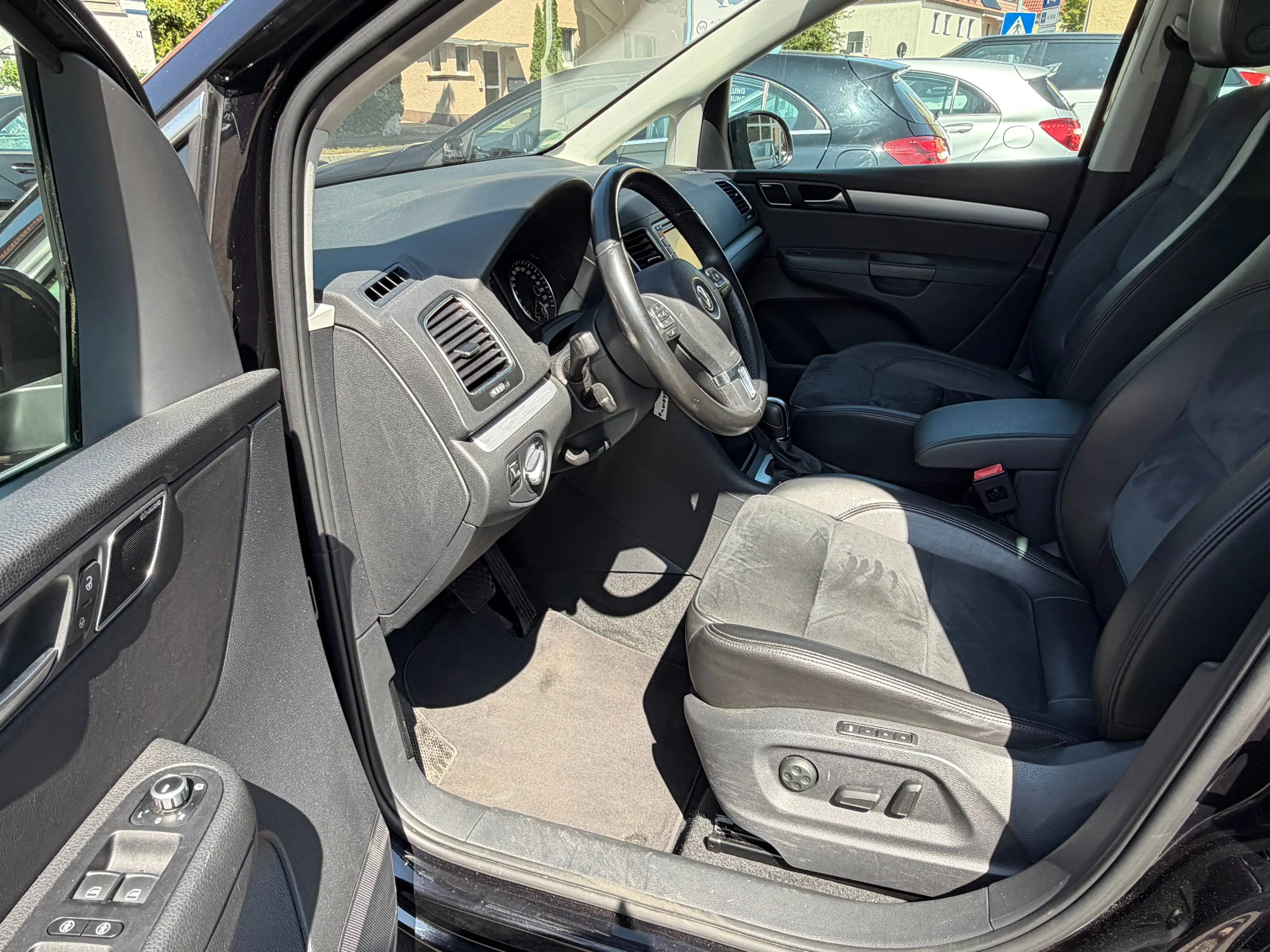 Volkswagen Sharan Highline — photo 8