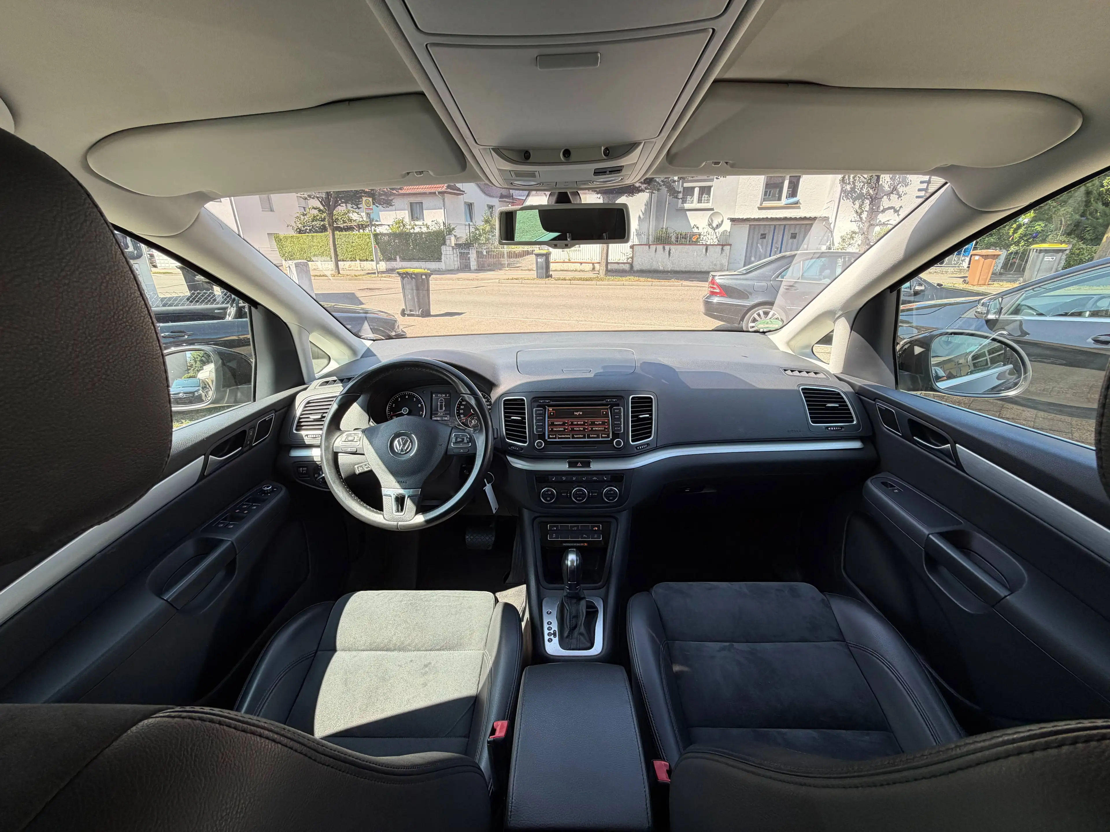 Volkswagen Sharan Highline — photo 11
