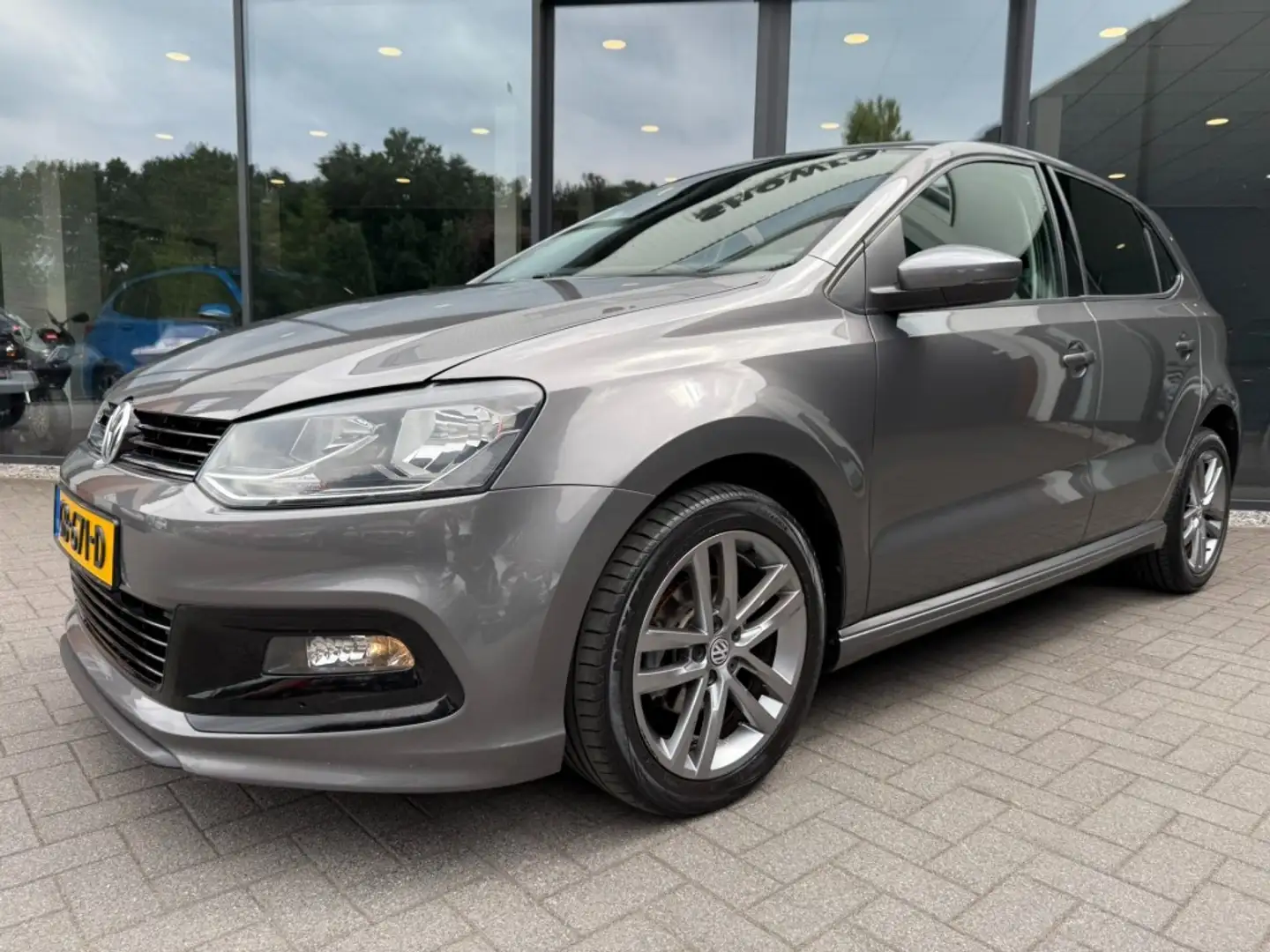 Volkswagen Polo 1.2 TSI Highline R,Navi,Clima,Cruise,LMV,Privacy,E Grey - 2