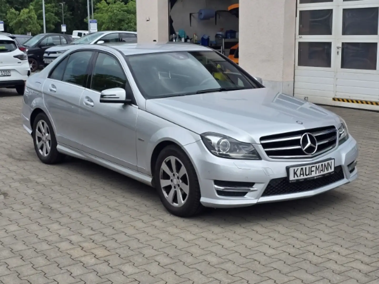 Mercedes-Benz C 180 Edition CGI AMG Line Silber - 1