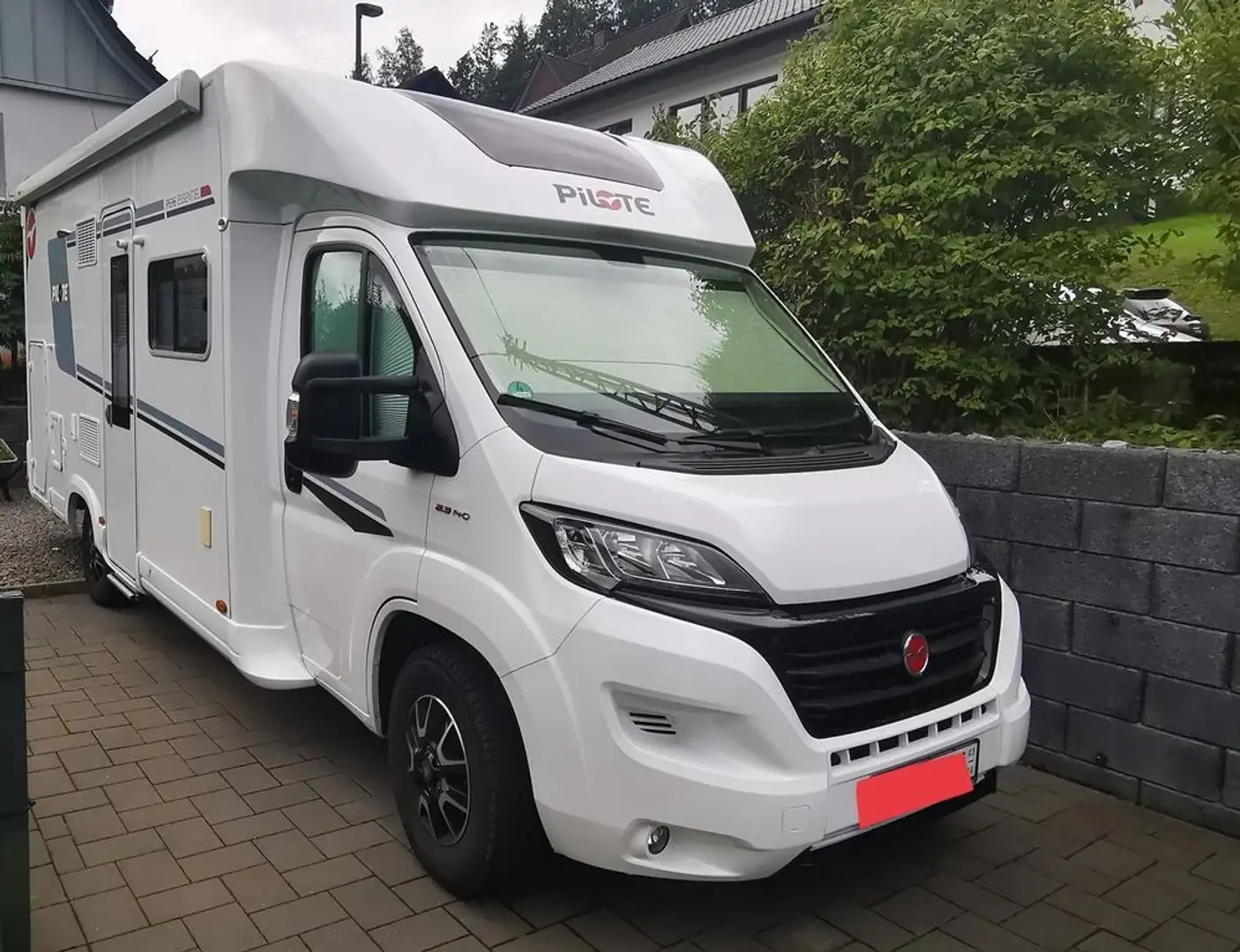 Caravans-Wohnm Pilote P696D Essentiel Weiß - 1