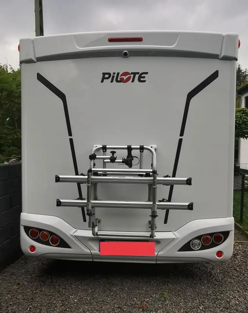 Caravans-Wohnm Pilote P696D Essentiel Weiß - 2