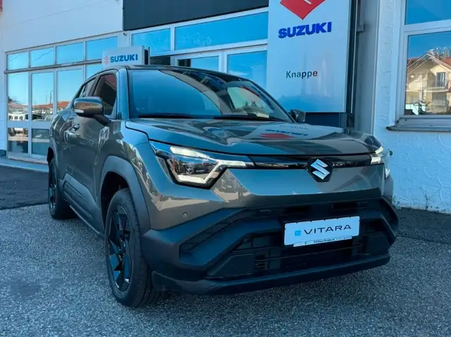 Suzuki e Vitara Club,PDC,LED,Applecarplay,Navi,Cam