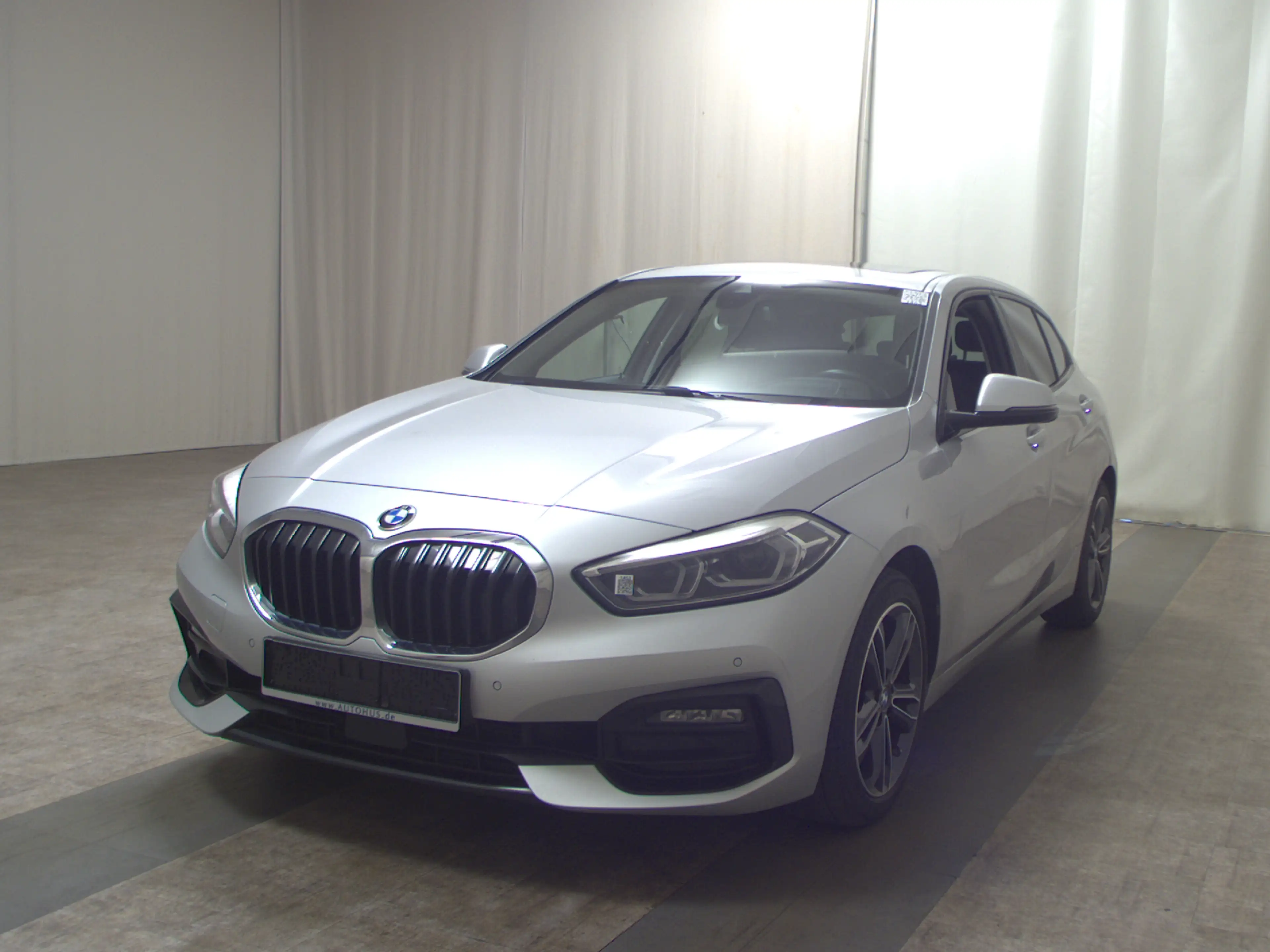 BMW 118 118dA Sport Line Navi LED Pano LC prof. HuD — photo 2