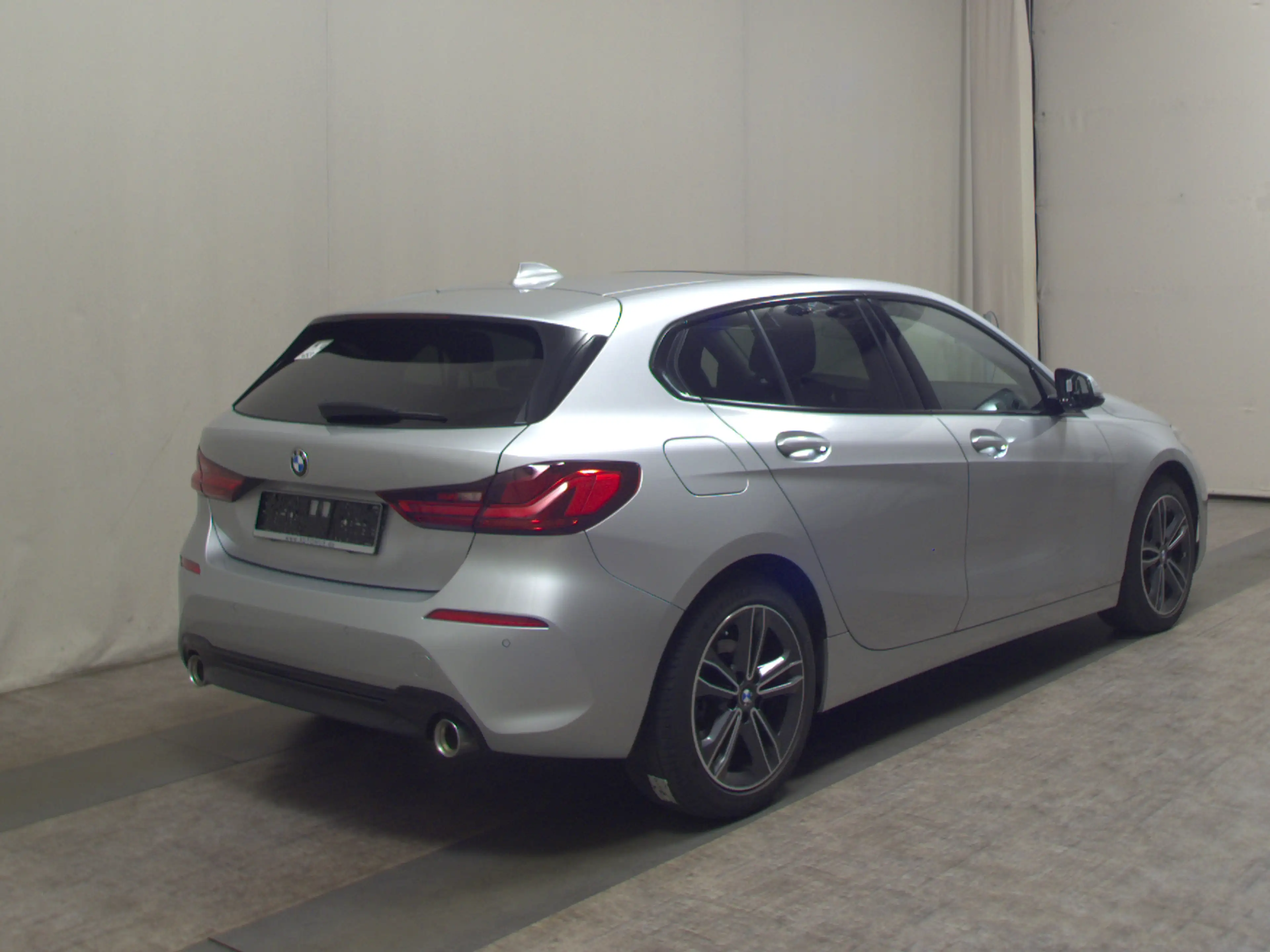 BMW 118 118dA Sport Line Navi LED Pano LC prof. HuD — photo 4