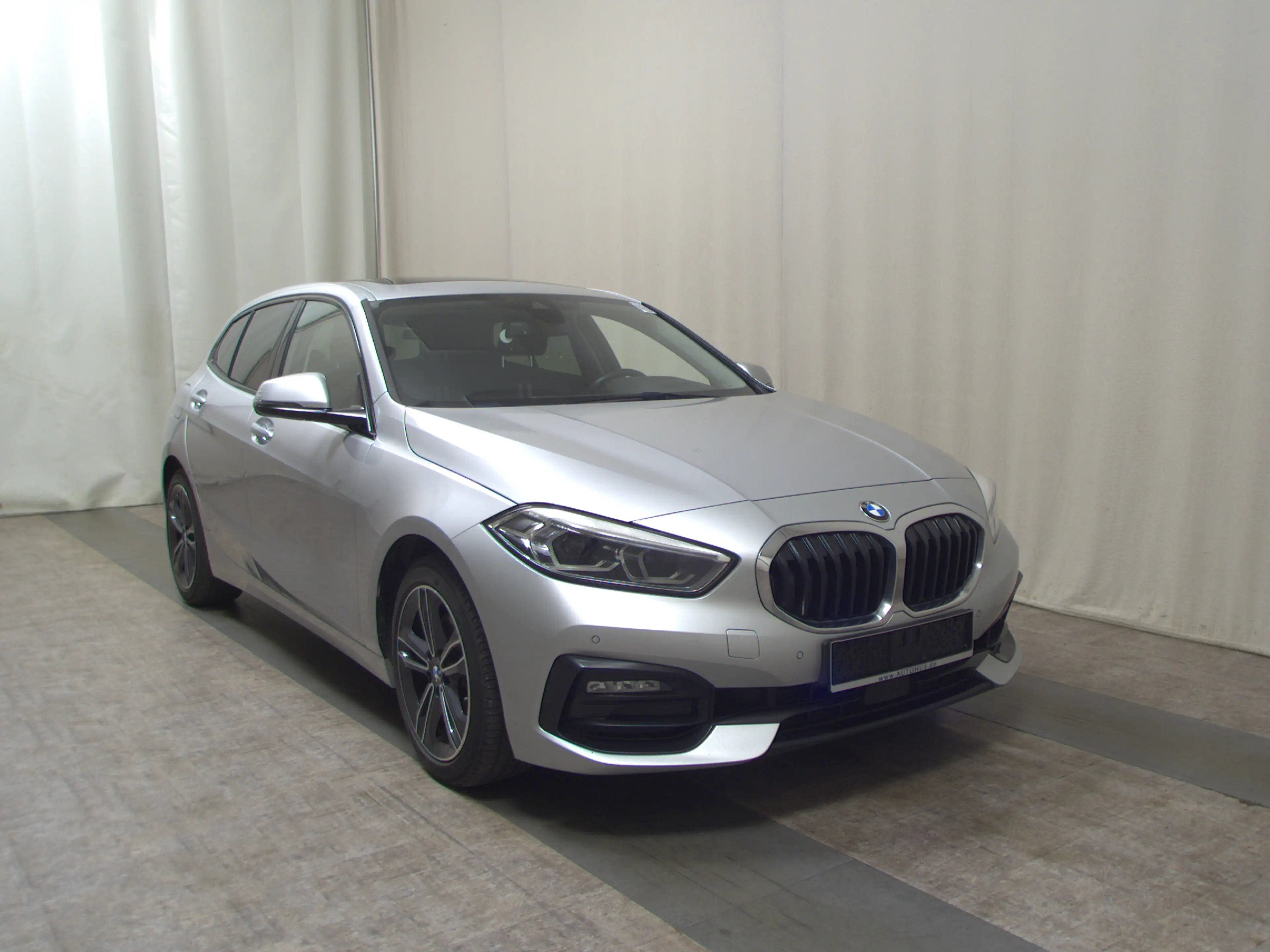 BMW 118 118dA Sport Line Navi LED Pano LC prof. HuD — photo 3