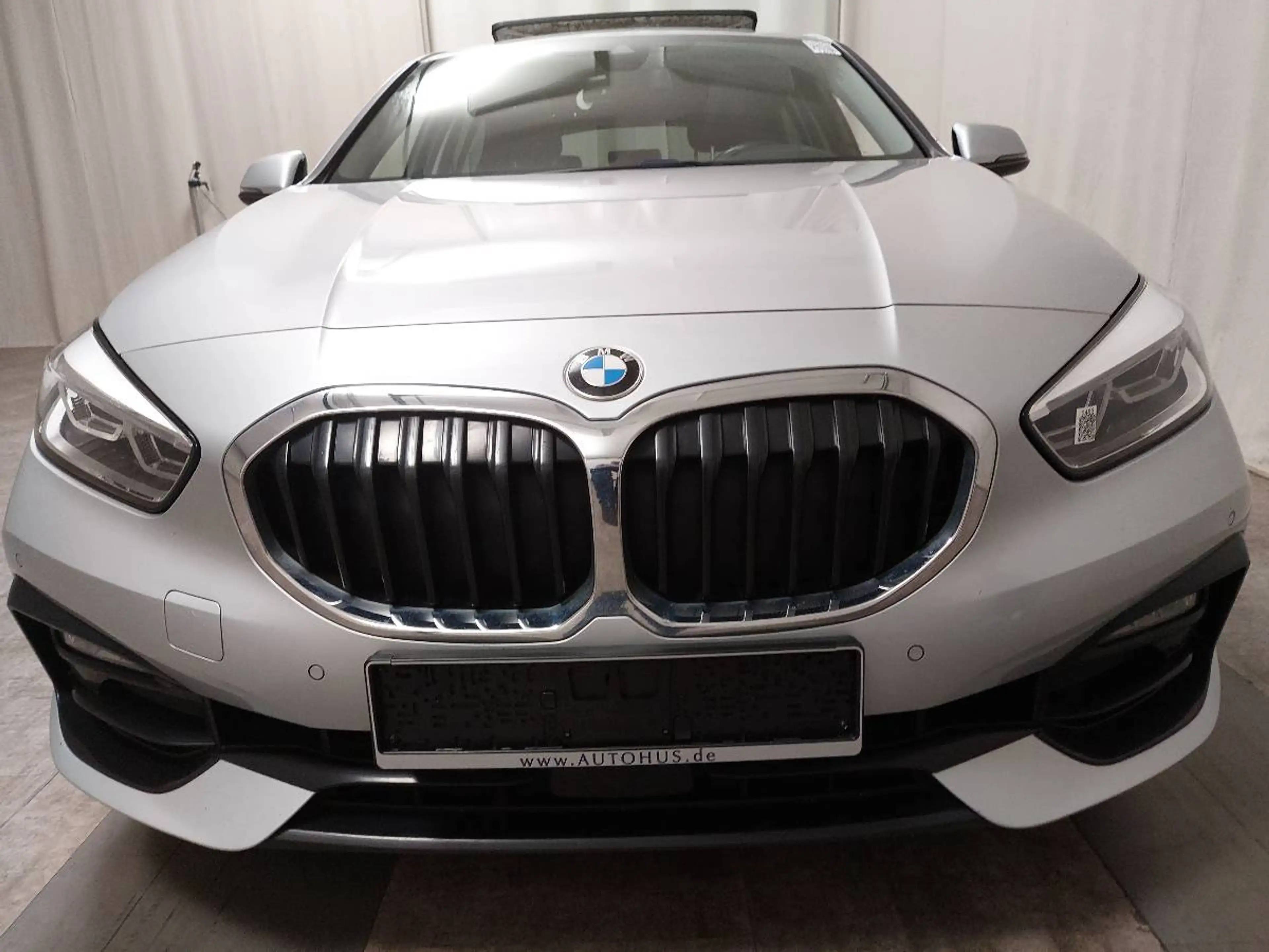 BMW 118 118dA Sport Line Navi LED Pano LC prof. HuD — photo 10