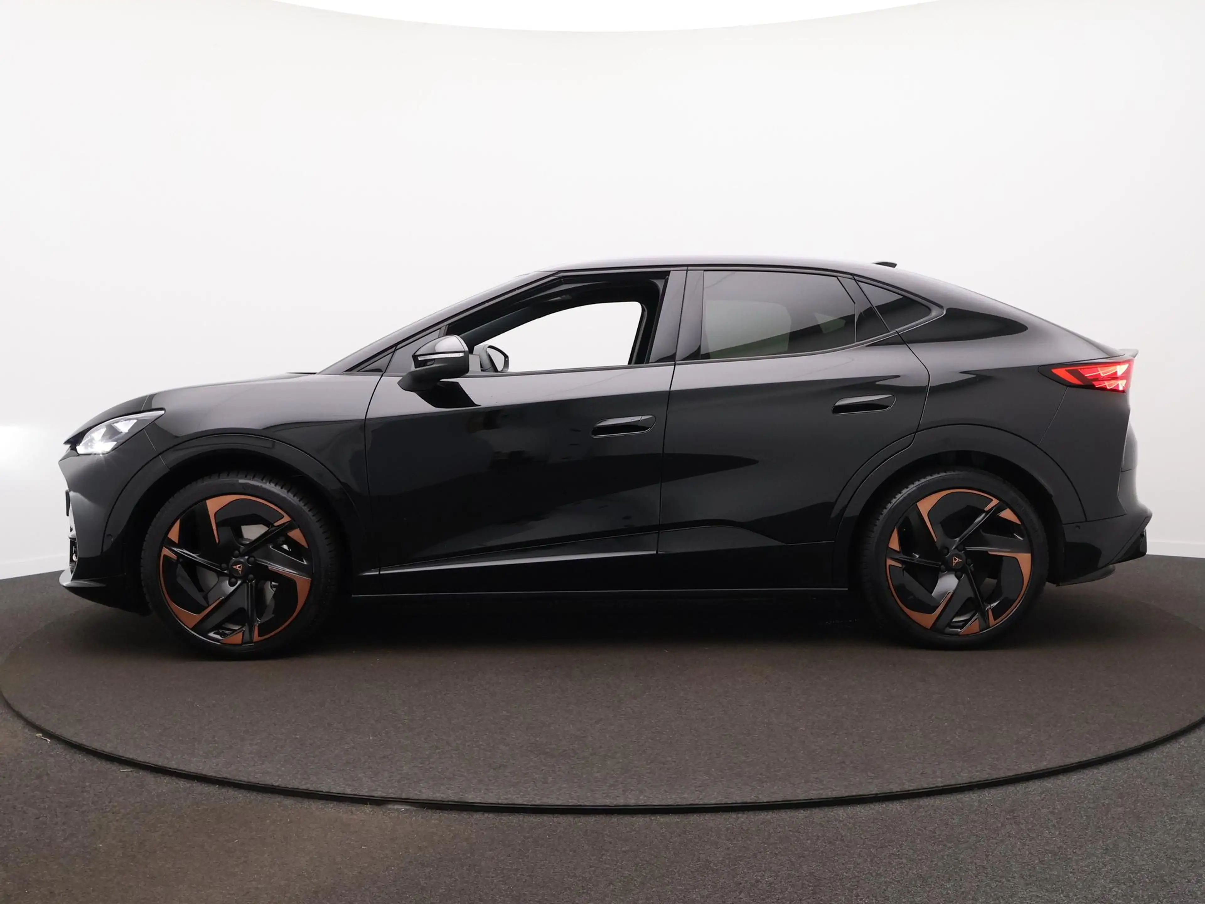 CUPRA Tavascan Adrenaline 82 kWh 210 kW / 286 pk / All Season / 2 — photo 8