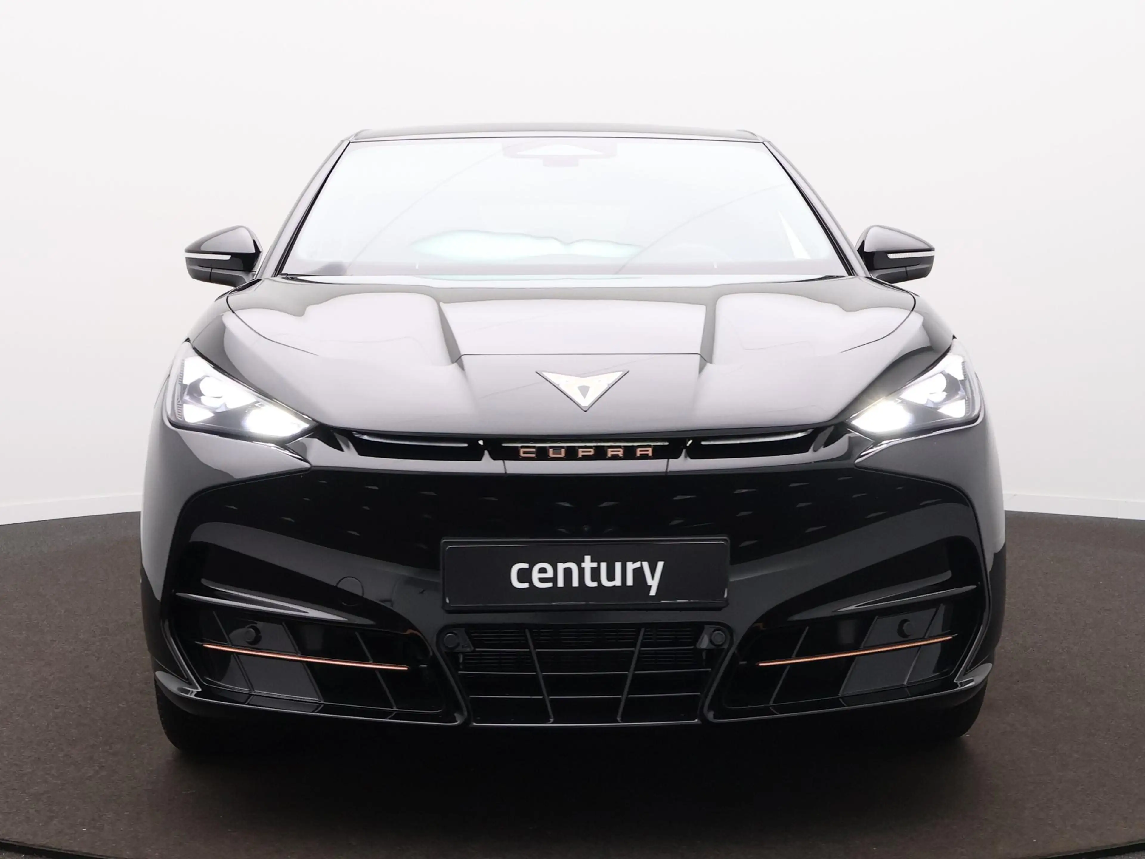 CUPRA Tavascan Adrenaline 82 kWh 210 kW / 286 pk / All Season / 2 — photo 2