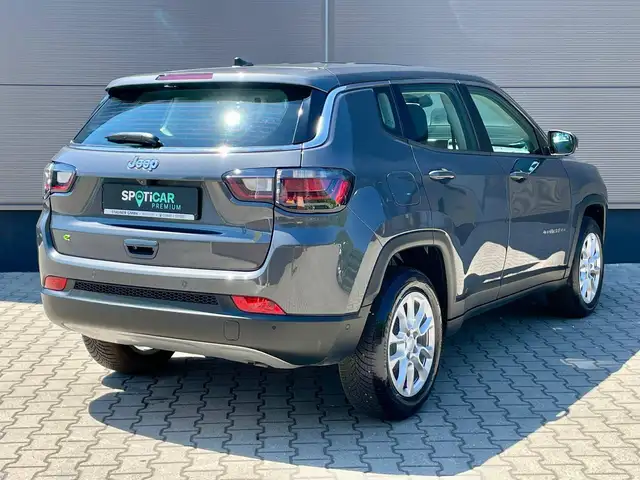 Jeep Compass view 3