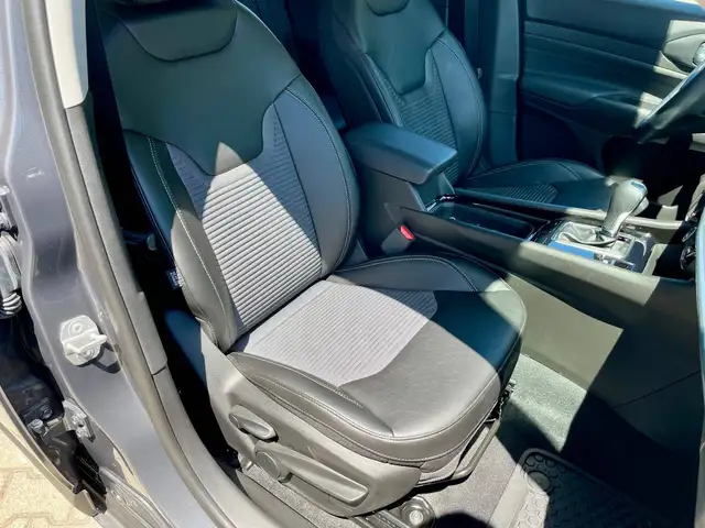 Jeep Compass view 30