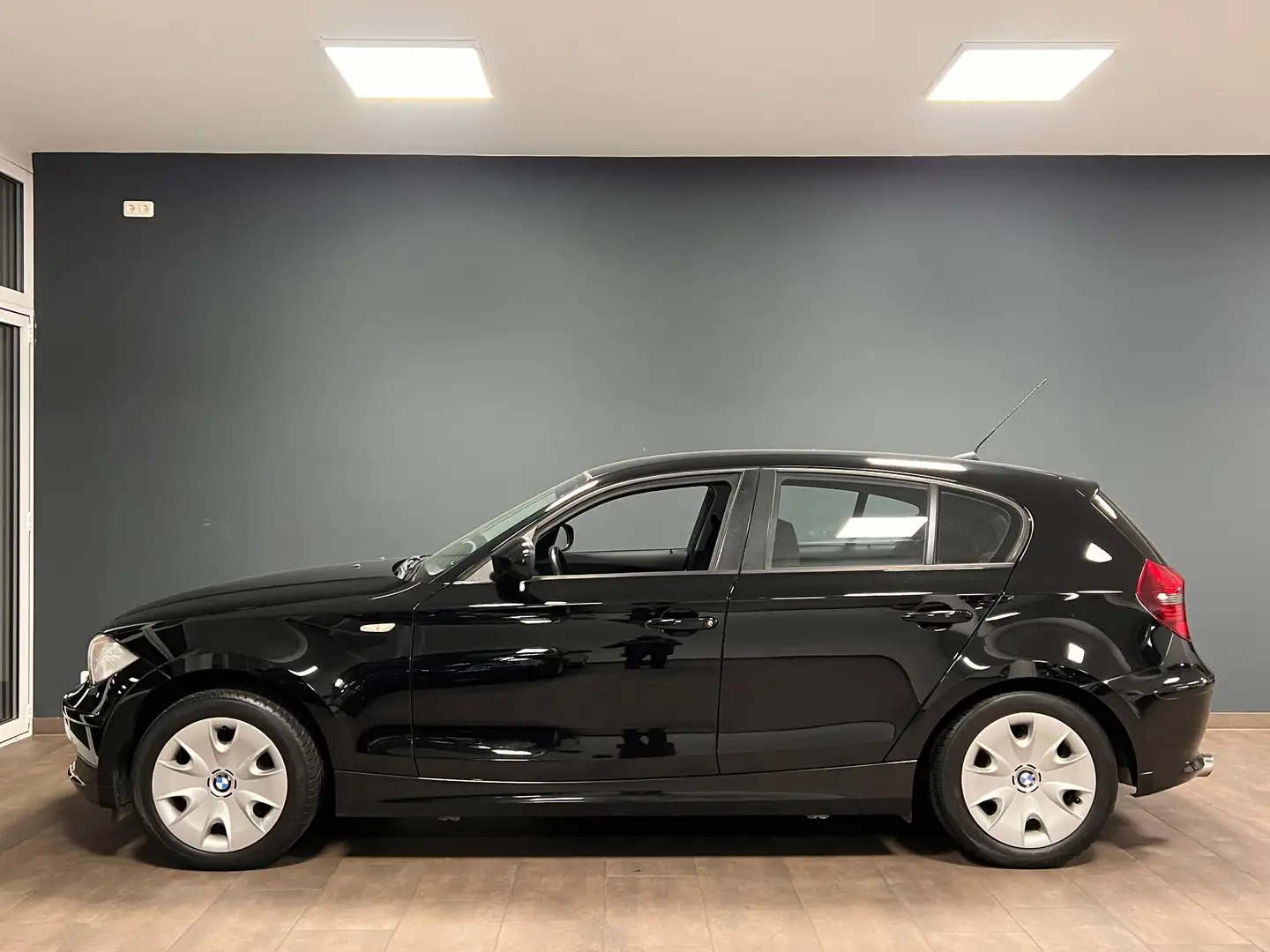 BMW 116 i E87 LCI / SITZHEIZUNG / KLIMAAUTO. / ULTER SPORT Schwarz - 2