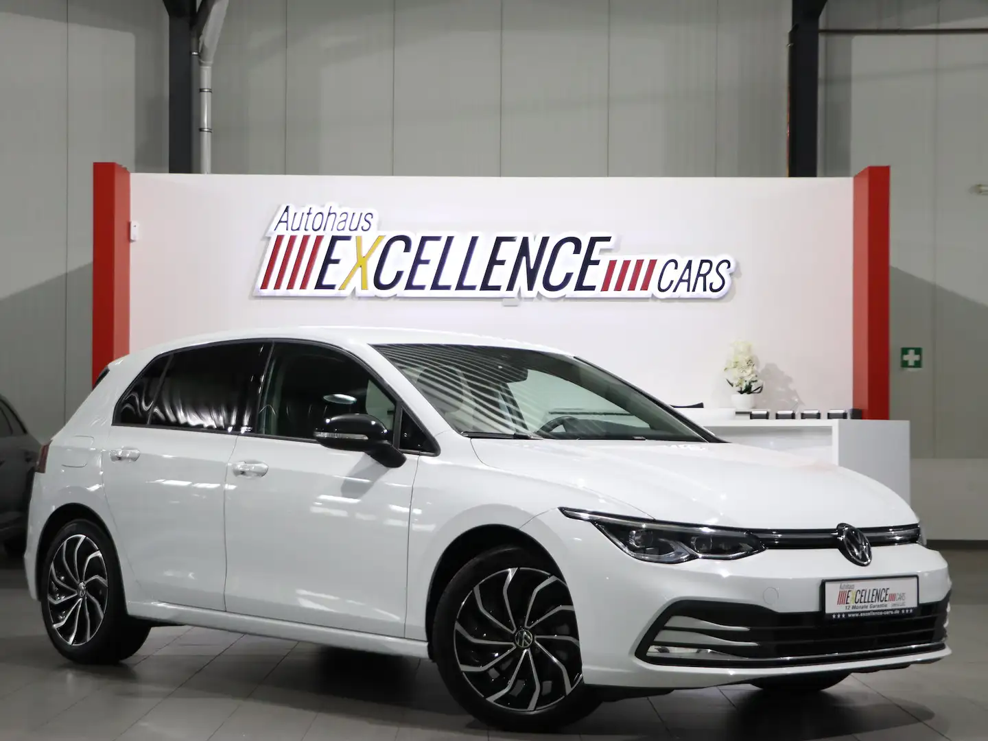 Volkswagen Golf VIII 2.0 TDI DSG ACTIVE IQ / MATRIX-LED Blanc - 1