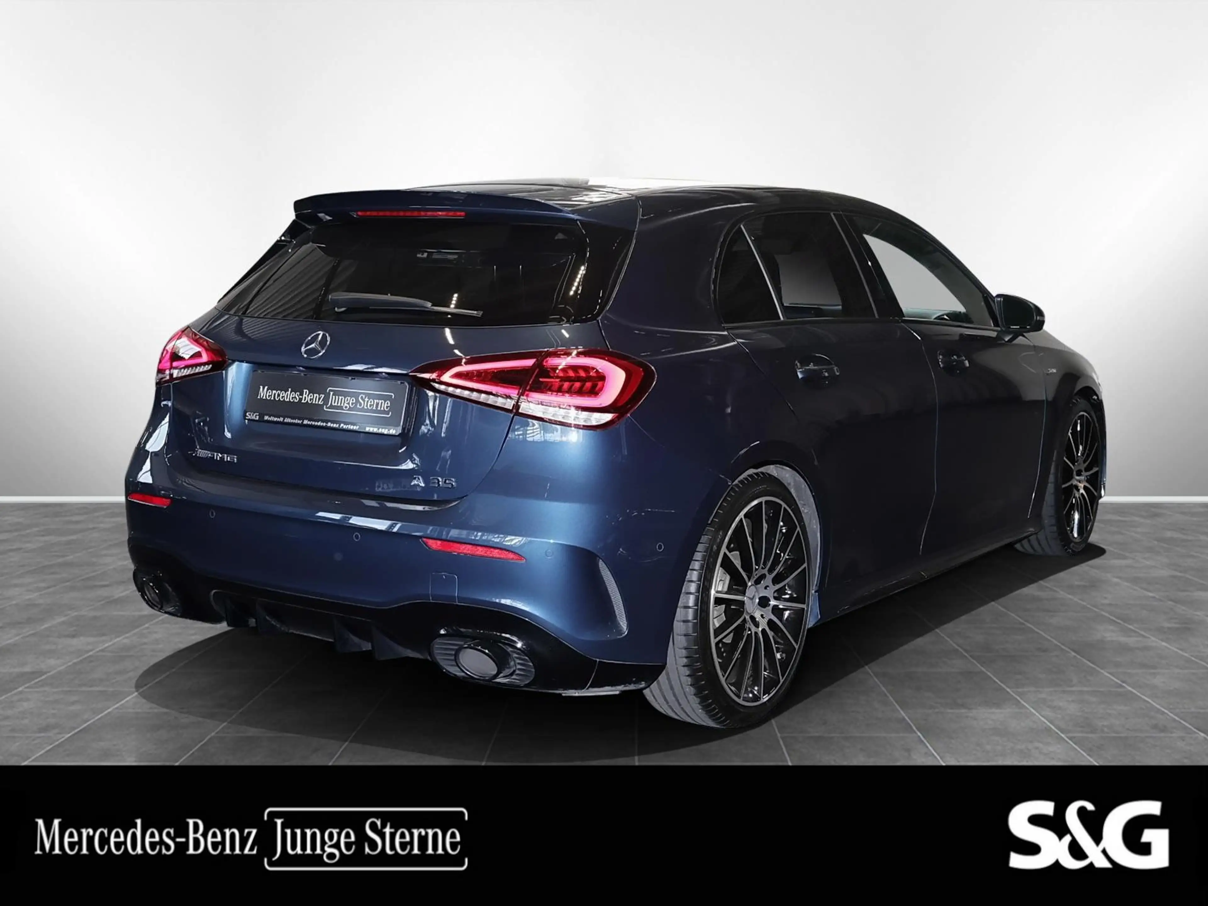 Mercedes-Benz A 35 AMG 4M AMG LED+NIGHT+19 — photo 3