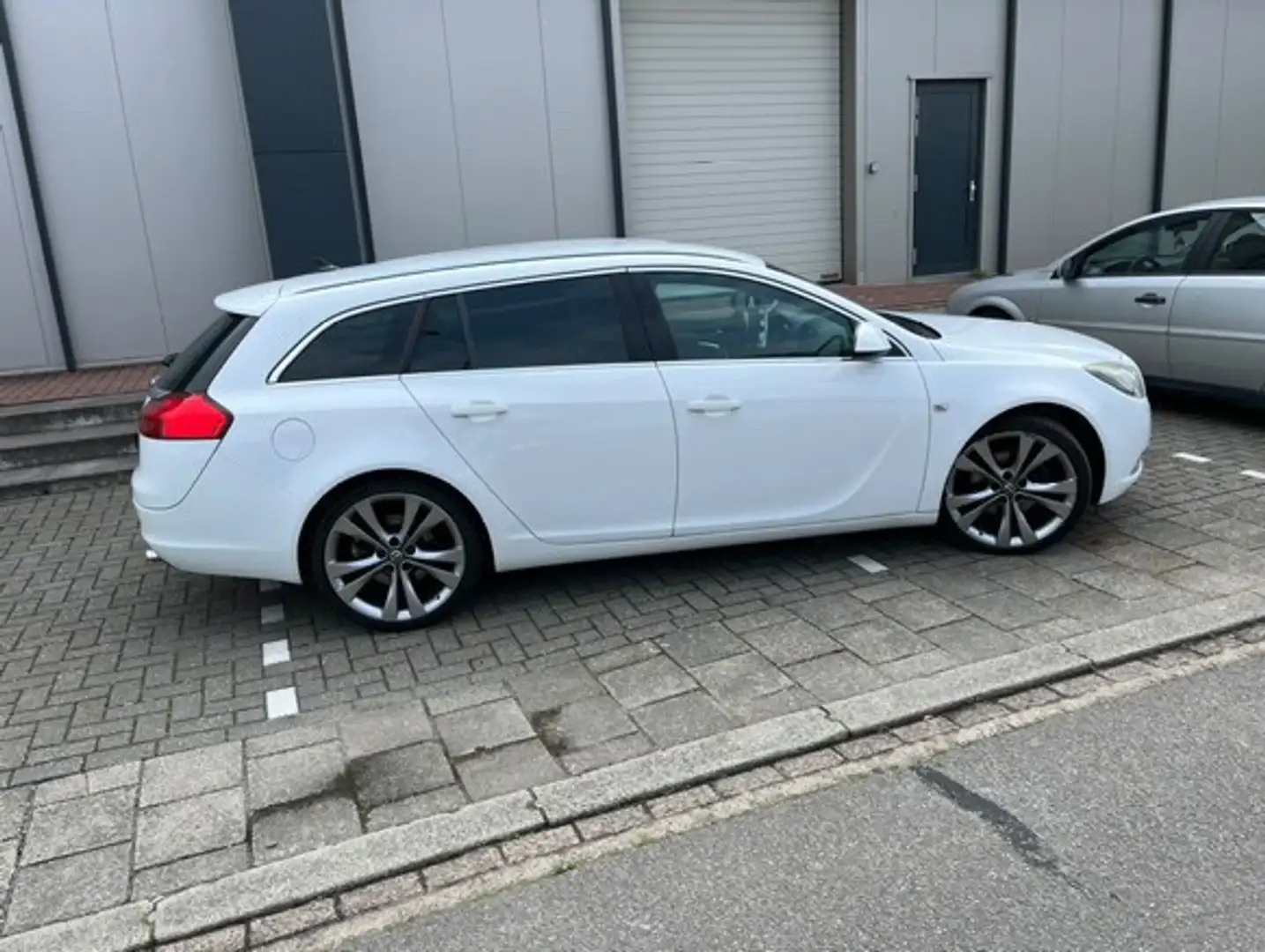 Opel Insignia 2.0 Turbo Sports Tourer Sport URGENTLY Wit - 2