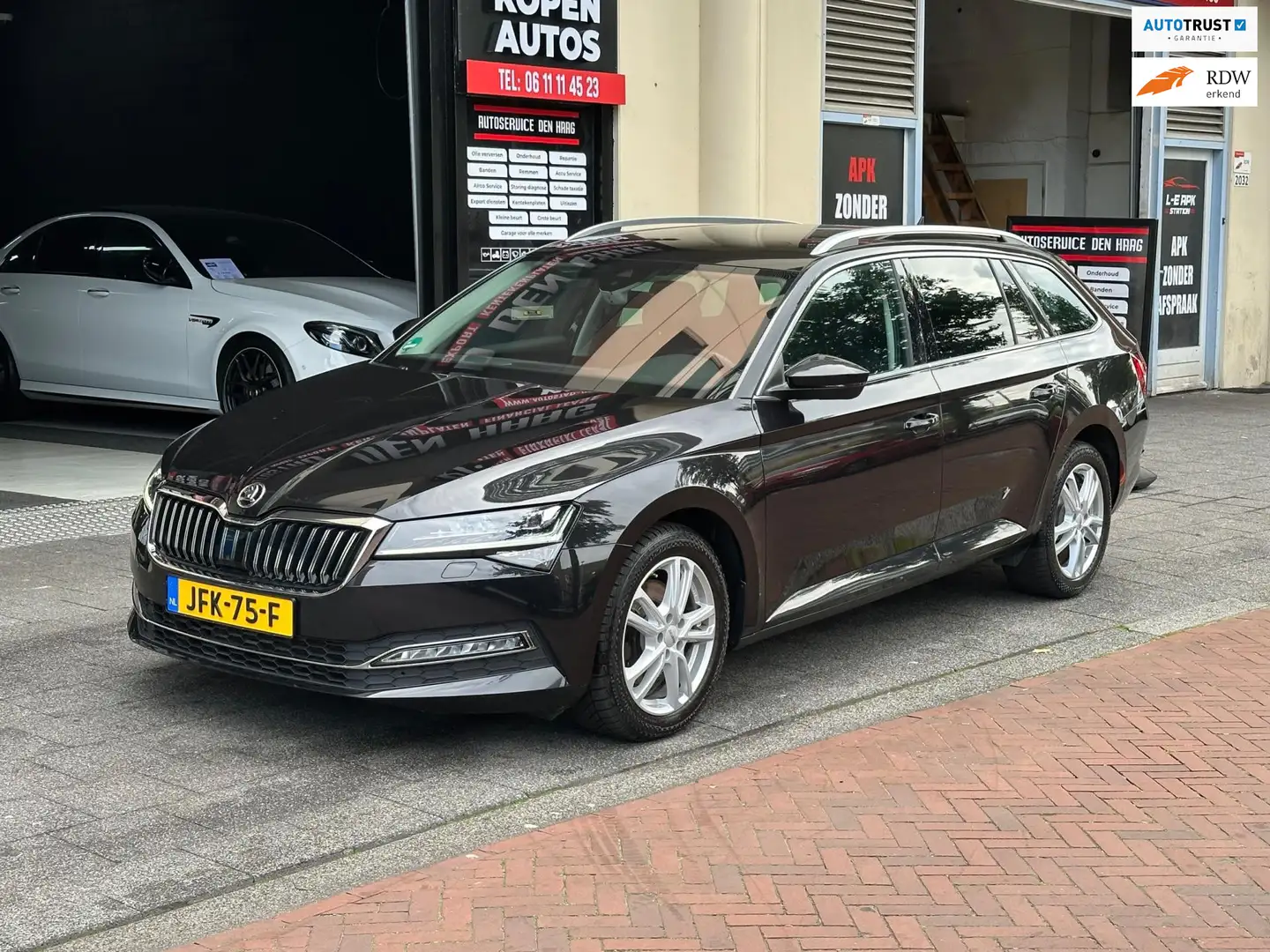 Skoda Superb Combi 2.0 TSI DSG 140Kw Navi Carplay Memory Zwart - 1